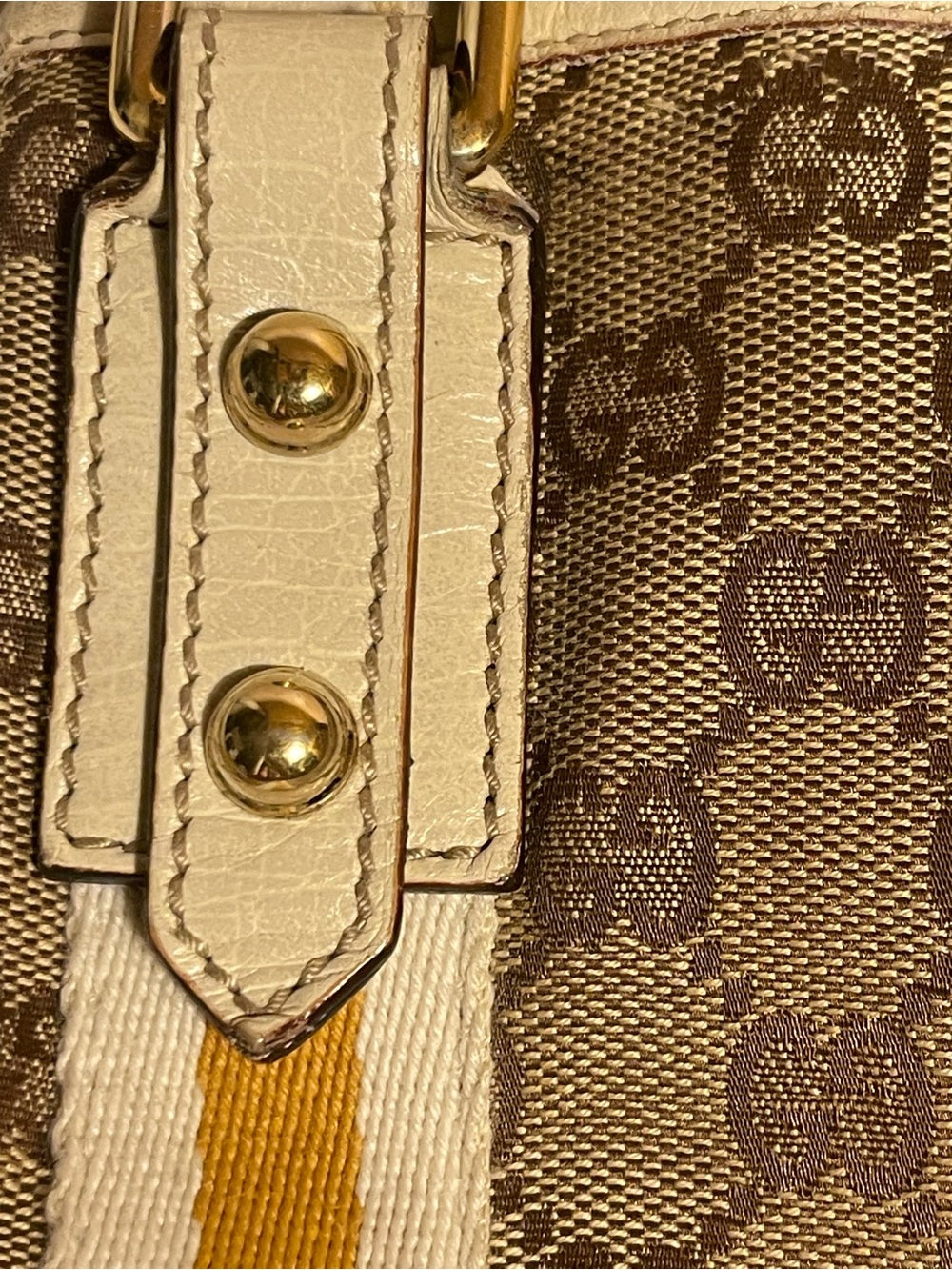 Gucci Crossbody with COA and two bag charms - Picture 8 of 16